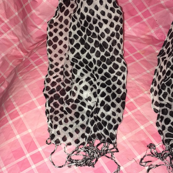 🎈SALE🎈🧣SCARF #11 “BLACK DOTTY”🧣 - Picture 7 of 7